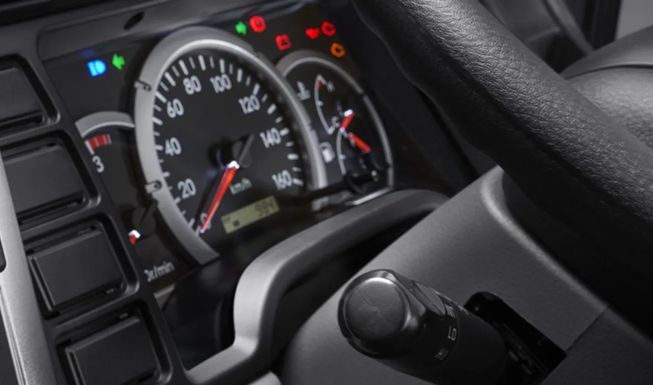 <h2>Tachometer</h2>
<p>Mempermudah penyelarasan putaran mesin dengan kecepatan kendaraan agar bahan bakar (BBM) menjadi irit.</p>
