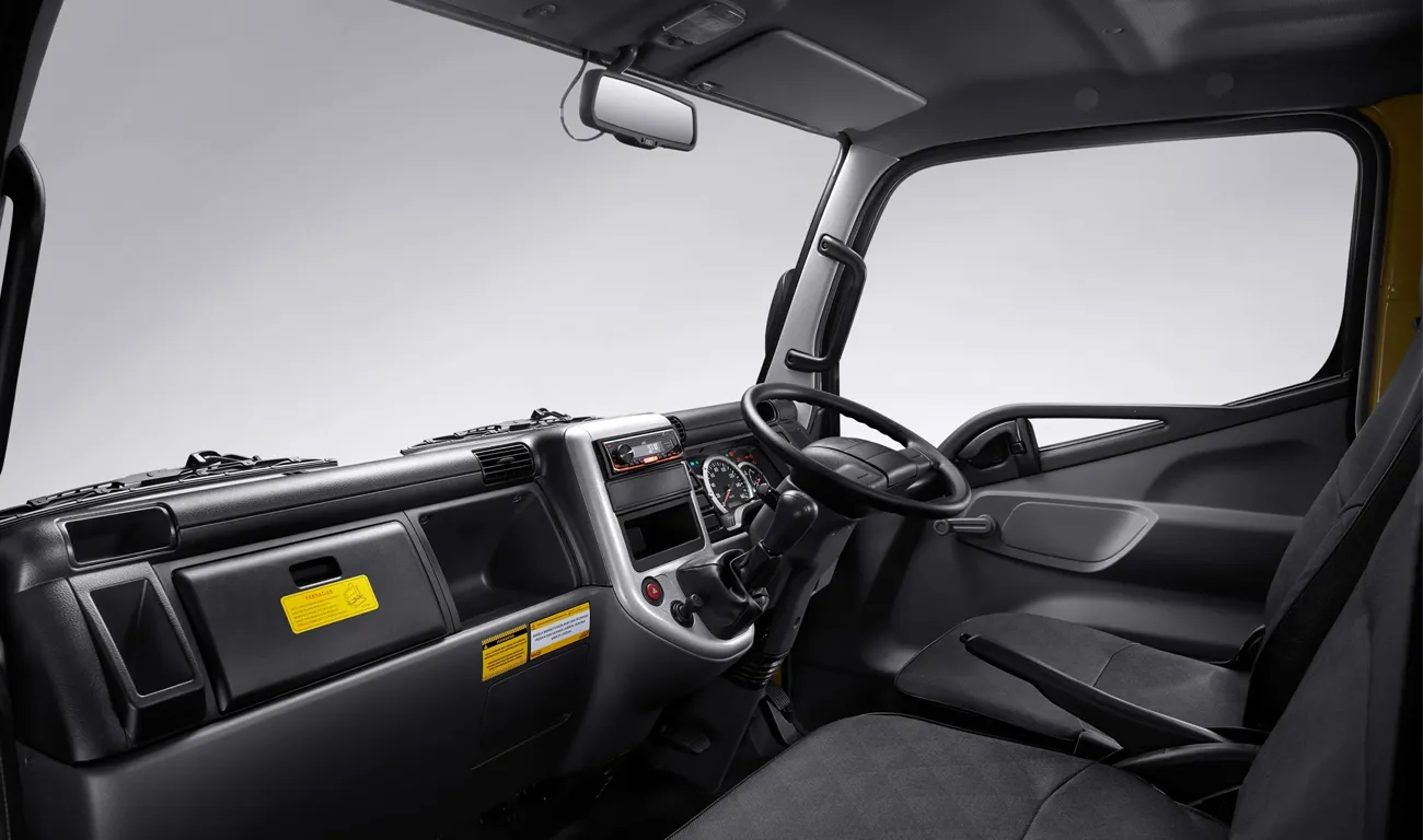 <h2>Dash Gear</h2>
<p>Tuas transmisi menyatu dengan dashboard, kabin lebih lega</p>
