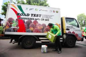 Mitsubishi Fuso Berpartisipasi dalam Uji Coba Bahan Bakar B30