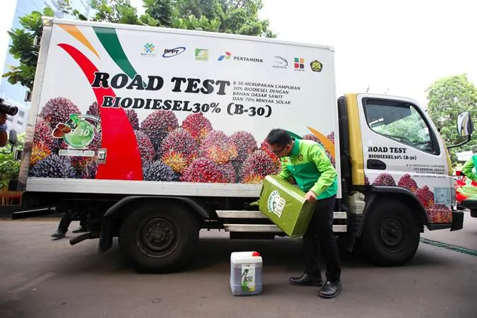 Mitsubishi Fuso Berpartisipasi dalam Uji Coba Bahan Bakar B30