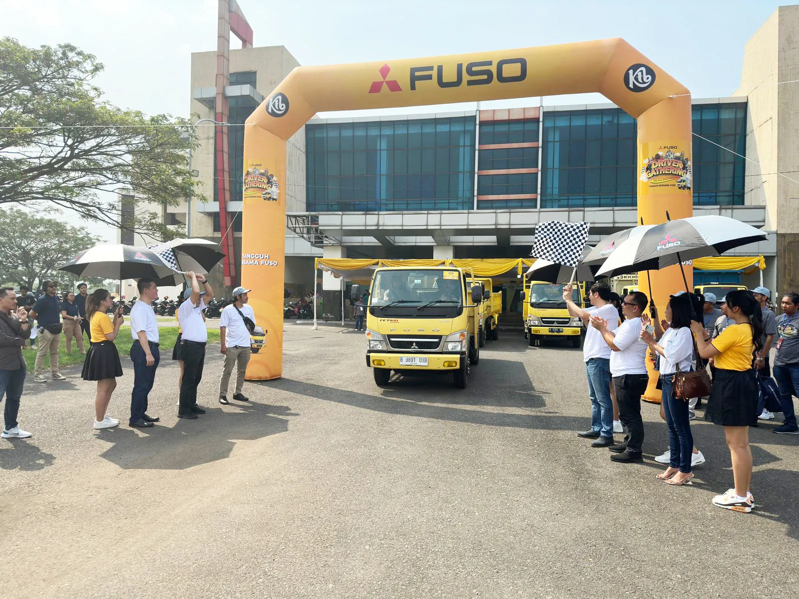 Apresiasi Pengemudi Truk dan Tingkatkan Keamanan Berkendara  KTB Adakan FUSO Driver Gathering 2023 di Jawa Tengah dan Jawa Timur
