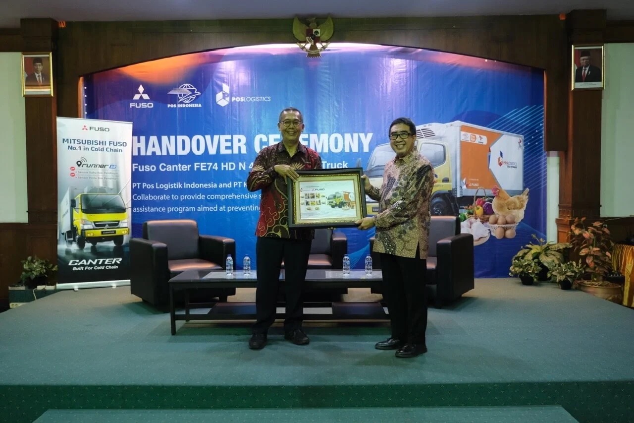Mitsubishi Fuso Melakukan Serah Terima Unit Demo Truk Fuso Canter Cold Chain kepada PT Pos Logistik Indonesia
