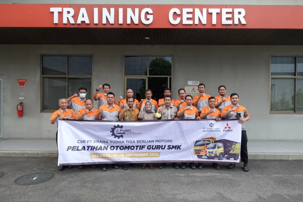 KTB Berbagi Pengetahuan Teknologi EURO 4 Kepada Guru dan Siswa SMK Melalui Kegiatan CSR “KTB FUSO Vocational Education Program”