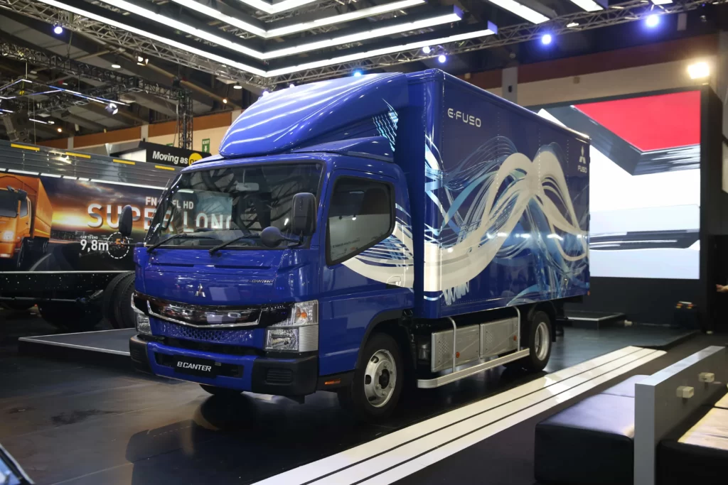 Konsep Booth Mitsubishi FUSO yang Ramah Pengunjung