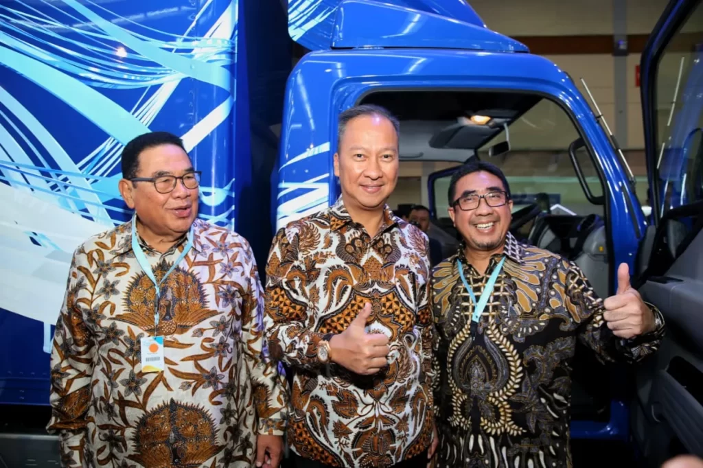Mitsubishi Fuso Luncurkan Varian Fighter Terbaru dan Pamerkan Truk Listrik eCanter