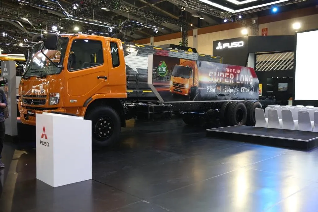 Mitsubishi Fuso Luncurkan Varian Fighter Terbaru dan Pamerkan Truk Listrik eCanter