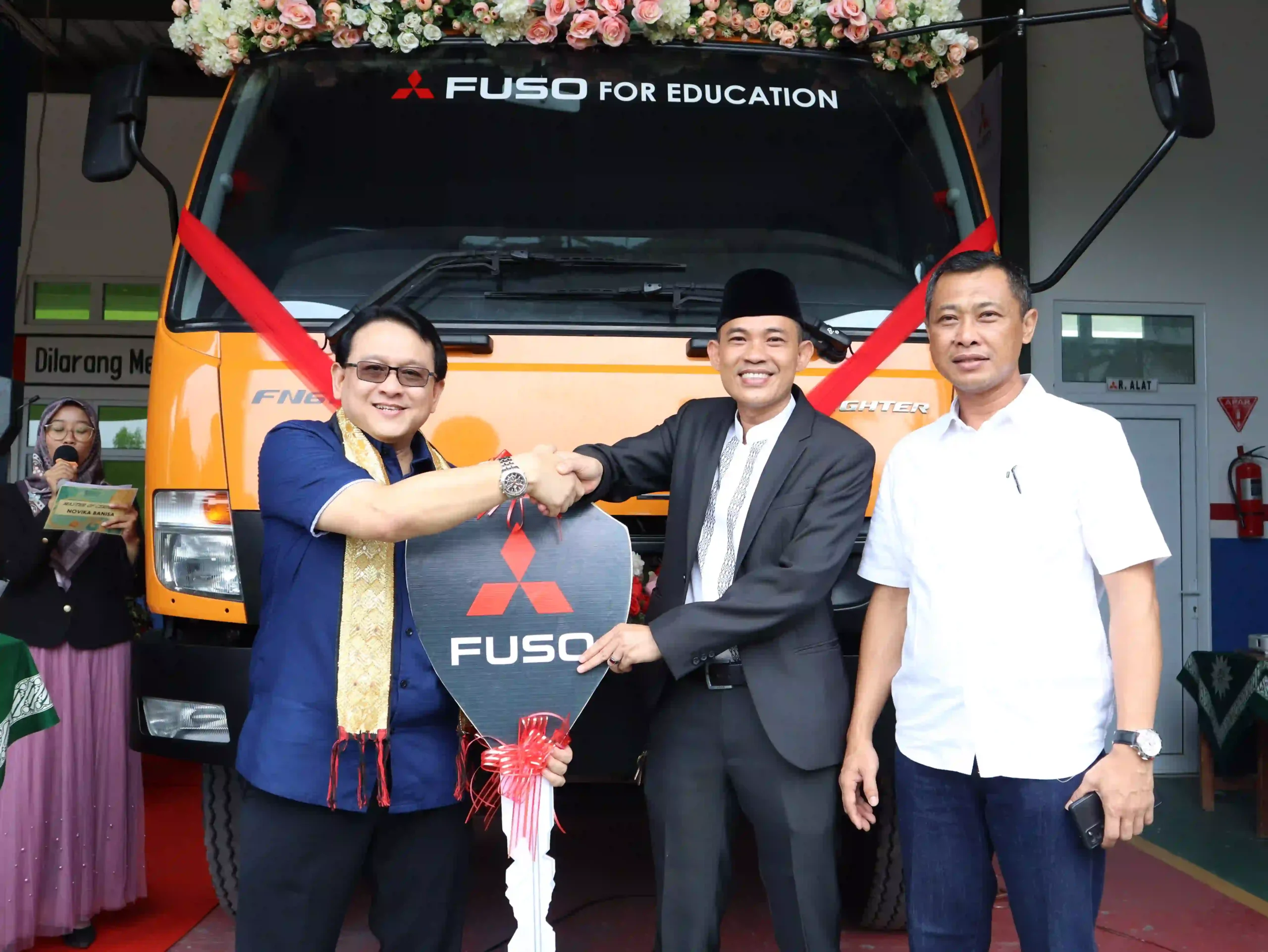 Melalui KTB FUSO Vocational Education Program, KTB Kembali Donasikan 1 Unit Truk FUSO Fighter X Euro 4 Kepada SMK Muhammadiyah Tumijajar, Lampung