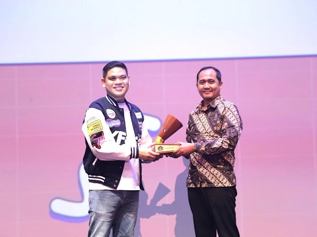 Mitsubishi Fuso Kembali Raih Gold Champion Kategori Kendaraan NiagaIndonesia WOW Brand 2024