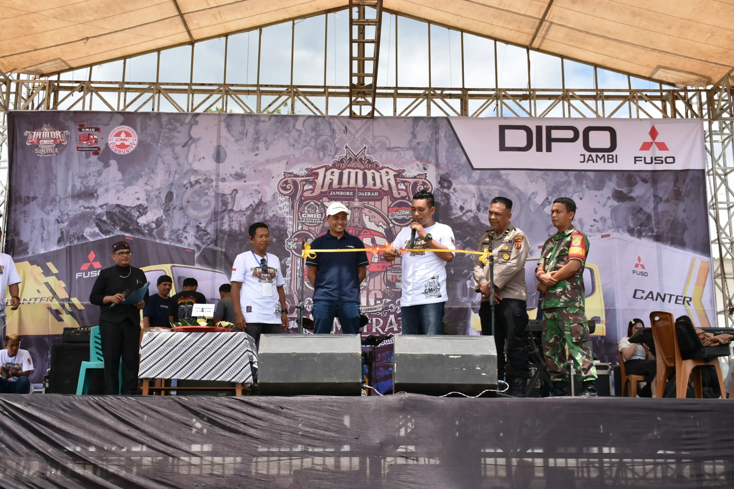 Perkuat Hubungan Dengan KomunitasMitsubishi Fuso Dukung Acara Jambore Canter Mania di Jambi