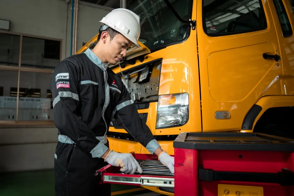 Tunjukkan Kontribusi Lain Bagi Indonesia, Mitsubishi Fuso Raih BMP Tertinggi di Industri Otomotif