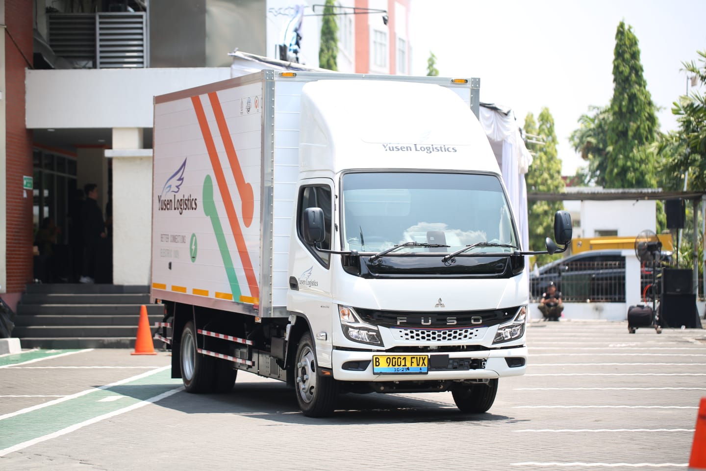 Pionir Truk Listrik di Indonesia, Fuso eCanter, Resmi Beroperasi sebagai Armada Distribusi PT Yusen Logistics Indonesia