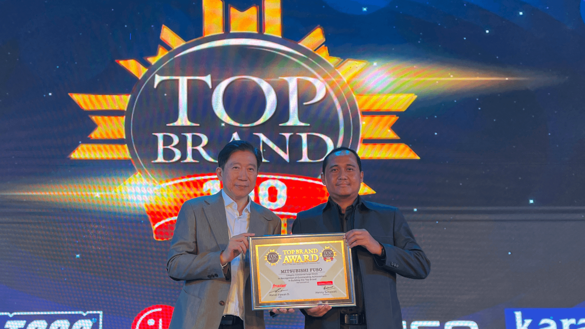 Menuju 55 Tahun Menjadi Andalan Bisnis Sejati, Mitsubishi Fuso Meraih Dua Penghargaan Bergengsi di Kelas Kendaraan Niaga