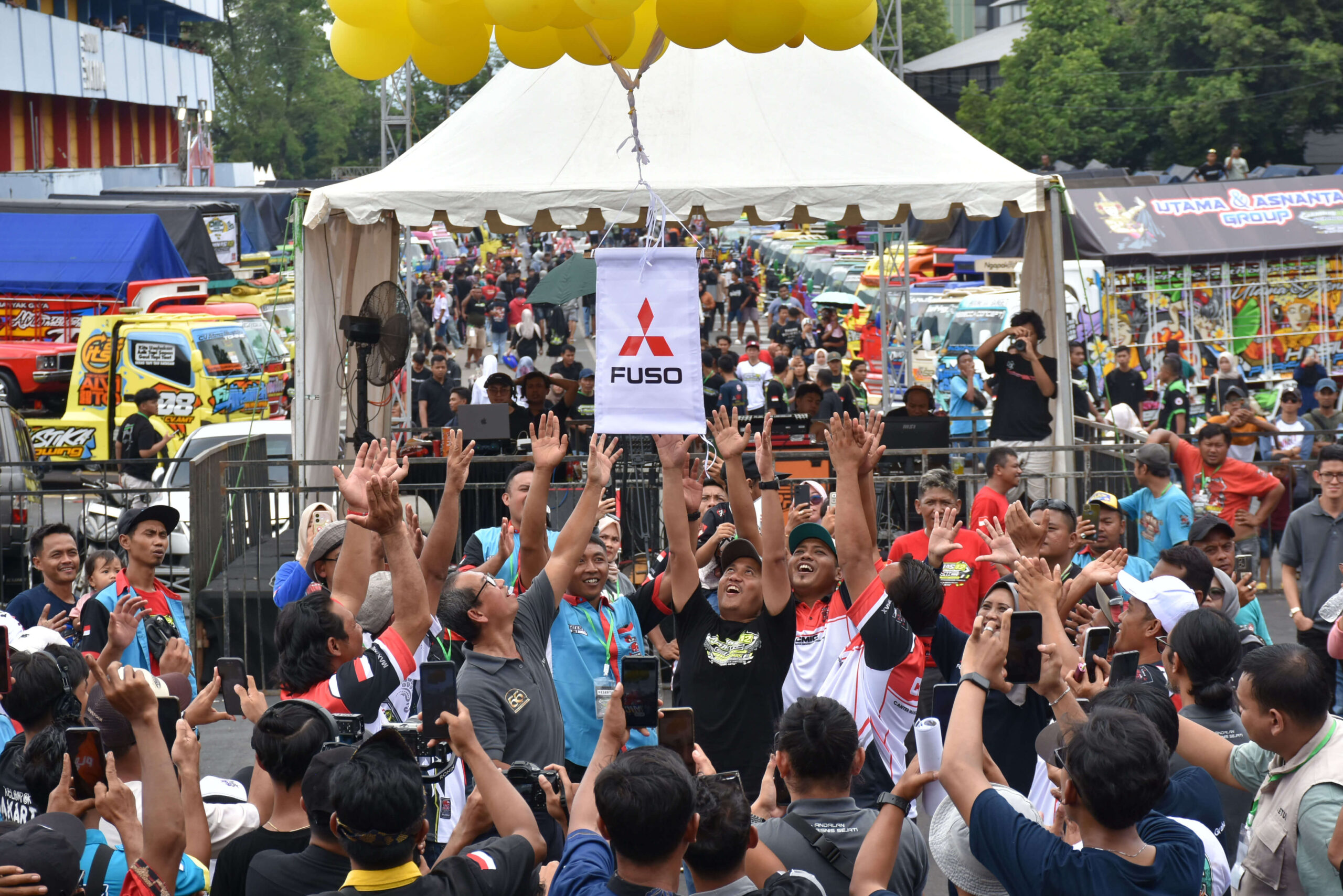 Mitsubishi Fuso Rayakan Anniversary 55